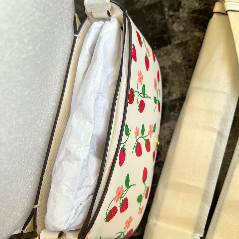NWT Kate spade saddle bag strawberry vine - Picture 7 of 9